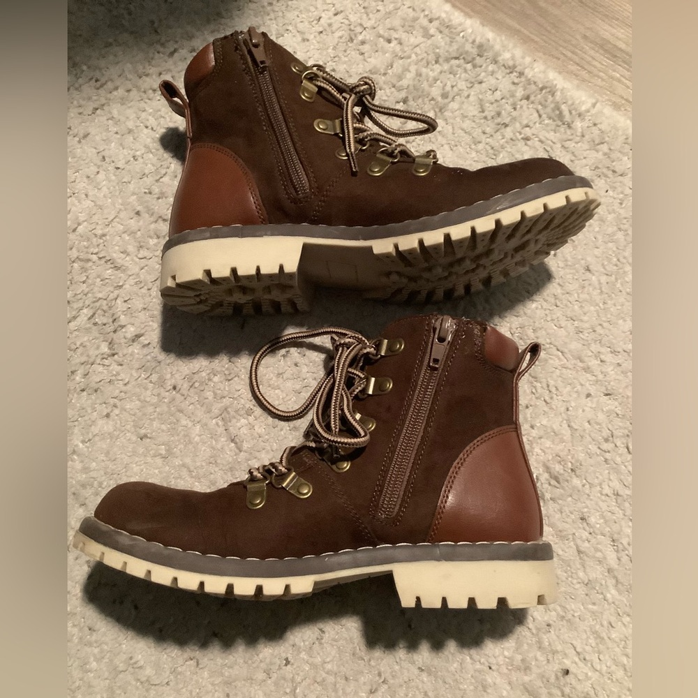 DayFive Koda Boys Boot Side Zip, Lace Up Size 3 M Gently worn